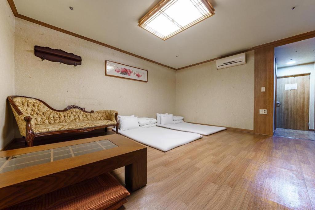 Hotel Olympic Changwon Exterior foto