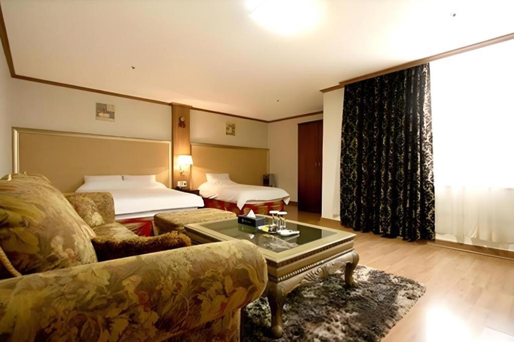 Hotel Olympic Changwon Exterior foto